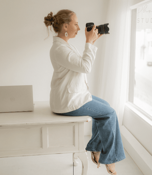 Kelly : Owner of Little White Photo Studio